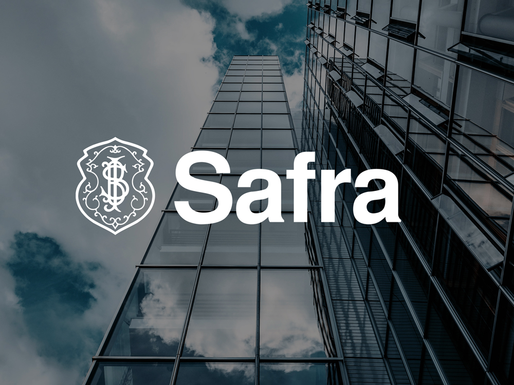 Predio com logo do Banco Safra
